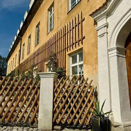 Zámek Hošťálkovy *